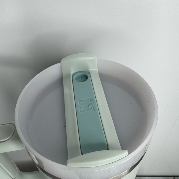 Stanley FlowState Quencher H2.0 Tumbler / 40oz / Color: Mist - Picture 8 of 12